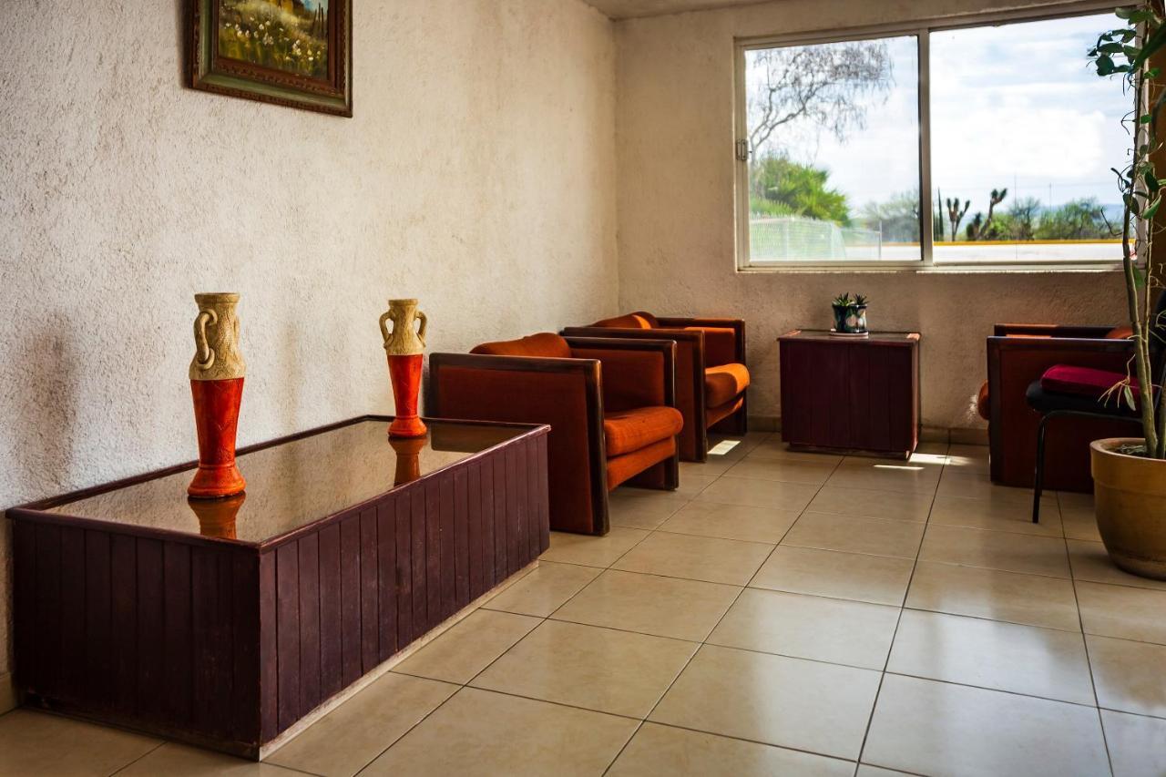 OYO Hotel Oasis, Matehuala Bagian luar foto