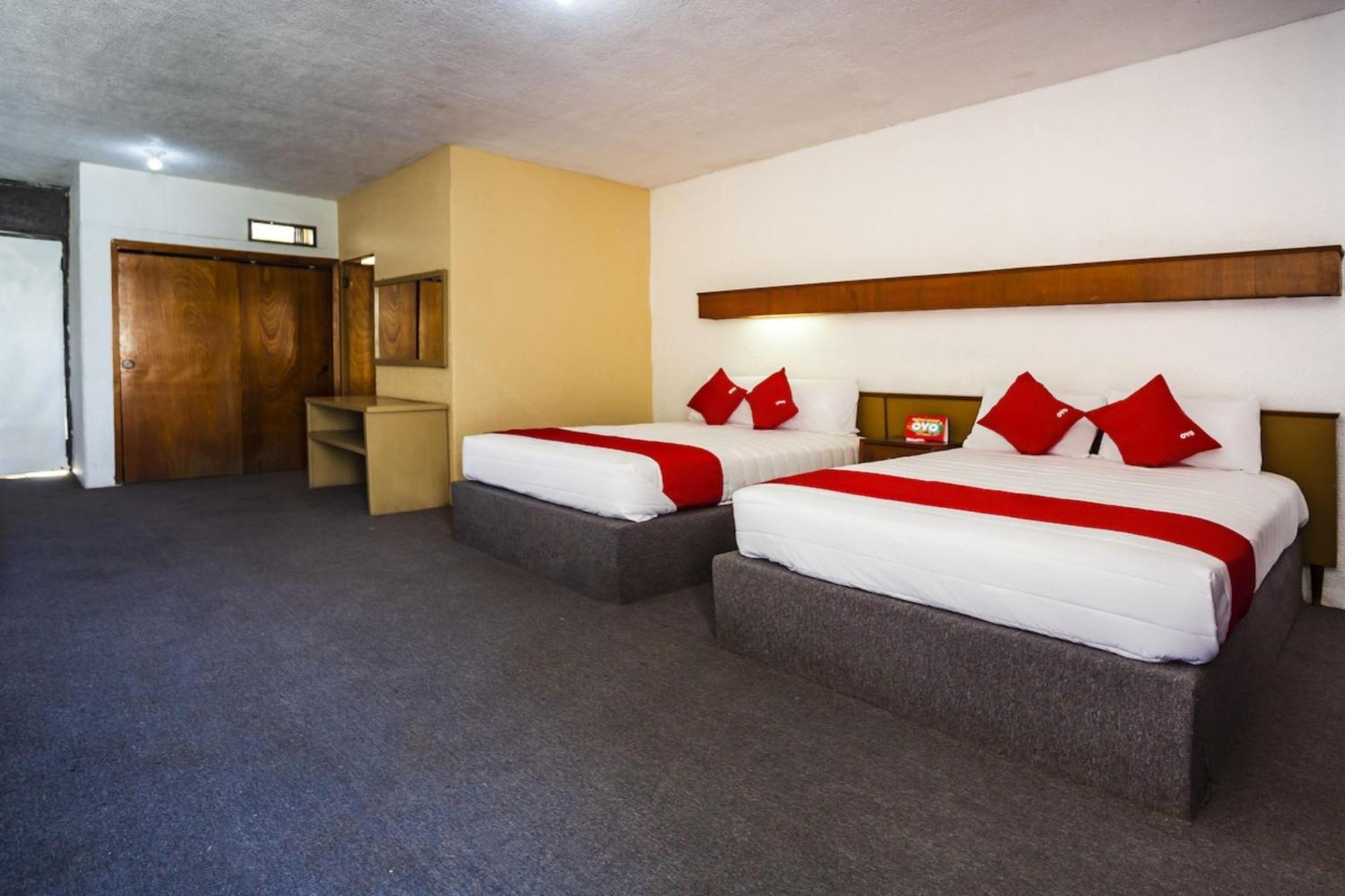 OYO Hotel Oasis, Matehuala Bagian luar foto