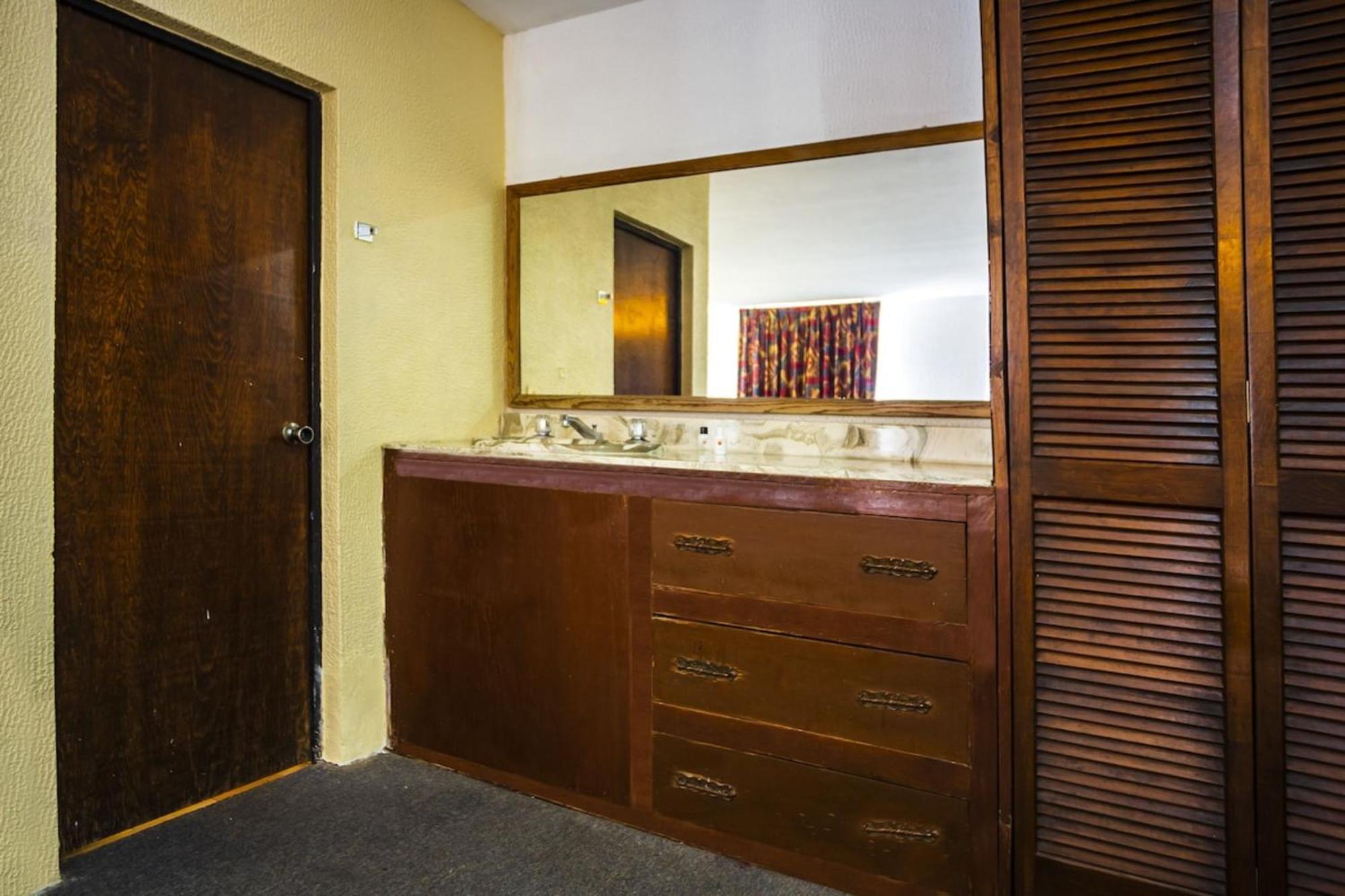 OYO Hotel Oasis, Matehuala Bagian luar foto